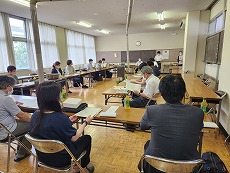 岡谷南高校の一日大学で大学講師の講義を受ける生徒たち