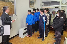 岡谷南高校の壮行会で大会出場生徒へ激励の言葉が送られる様子