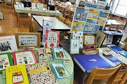 岡谷南高校のバリアフリー講習会で展示されたバリアフリーブック