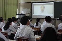 岡谷南高校の中学生体験入学で授業の様子を映像で紹介する教室
