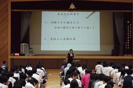 岡谷南高校の夏季休業中セミナーで講義を受ける生徒たち