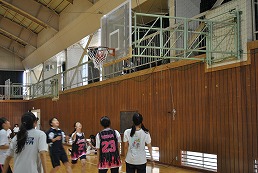 岡谷南高校 秋季クラスマッチのバスケットボール競技の様子