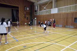 岡谷南高校 秋季クラスマッチのドッジビー競技の様子