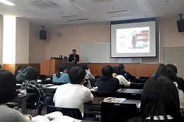 岡谷南高校 1年生大学見学で大学の講義を受講する生徒たち