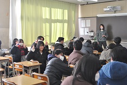 岡谷南高校 共通テスト最終指導で受験に向けた説明を聞く3年生