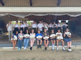 岡谷南高校 国際交流（マウントプレザント市との交流会）弓道部と来日している生徒による集合写真