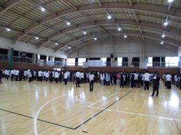 岡谷南高校 避難訓練 避難後 体育館にて講和中