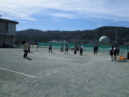 岡谷南高校 秋季クラスマッチ ドッチボールしている様子