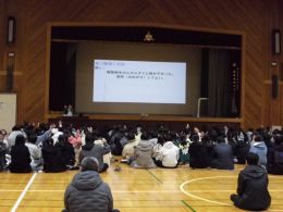 岡谷南高校 1学年 薬物乱用防止講話 引きの写真