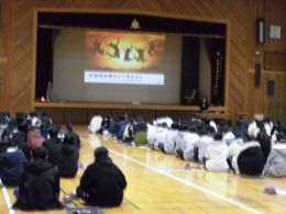 岡谷南高校 2年生 進路講話 講和中