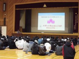 岡谷南高校 1年生 進路講演会 講演会中